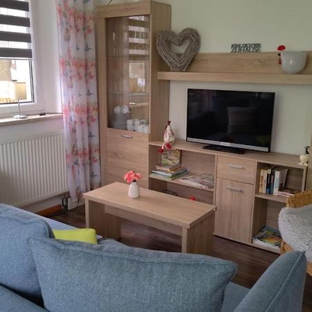 Helenes Ferienwohnung Auf Dem Bauernhof - Lausitzer Seenland Lauta エクステリア 写真